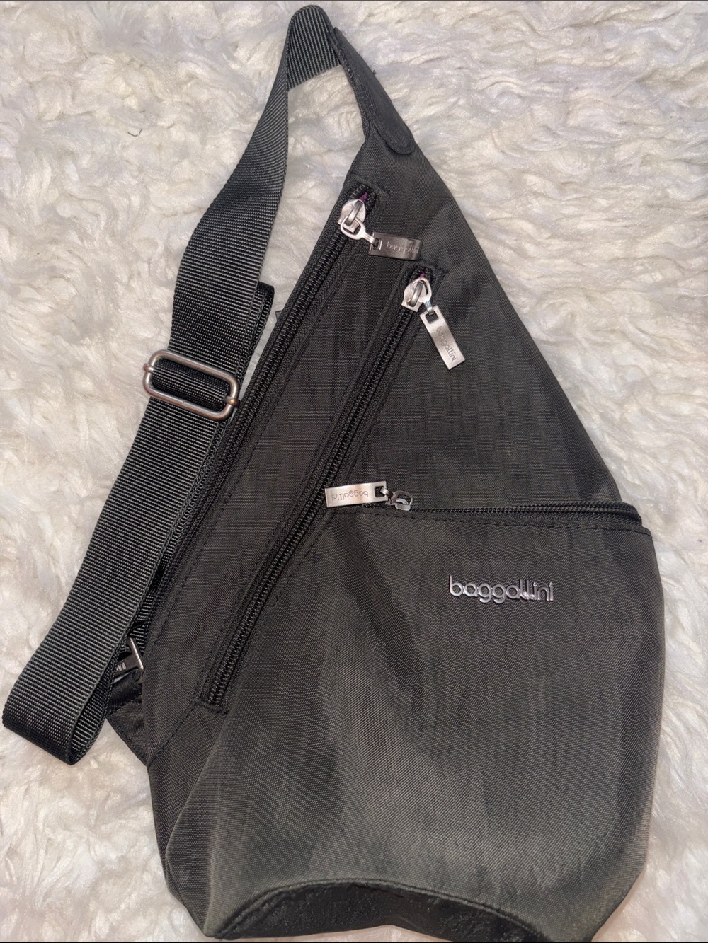 baggallini True Classic Mini Sling, Charcoal